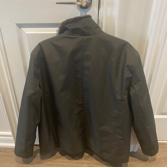 Like New Men's Andrew Marc Bomber Jacket with Fur Collar - Size Large - Picture 4 of 4